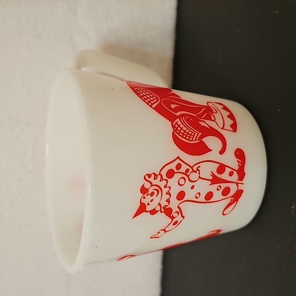 3 Piece Circus Themed Pyrex Set - Picture 10 of 12